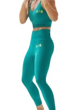Peloton x Spiritual Gangster Kendall Toole “Never Knocked Out” Leggings/Bra Set